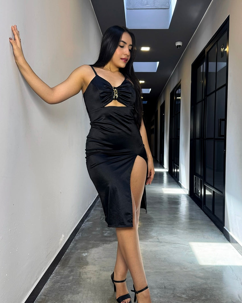 Vestido satinado cut-out cadena